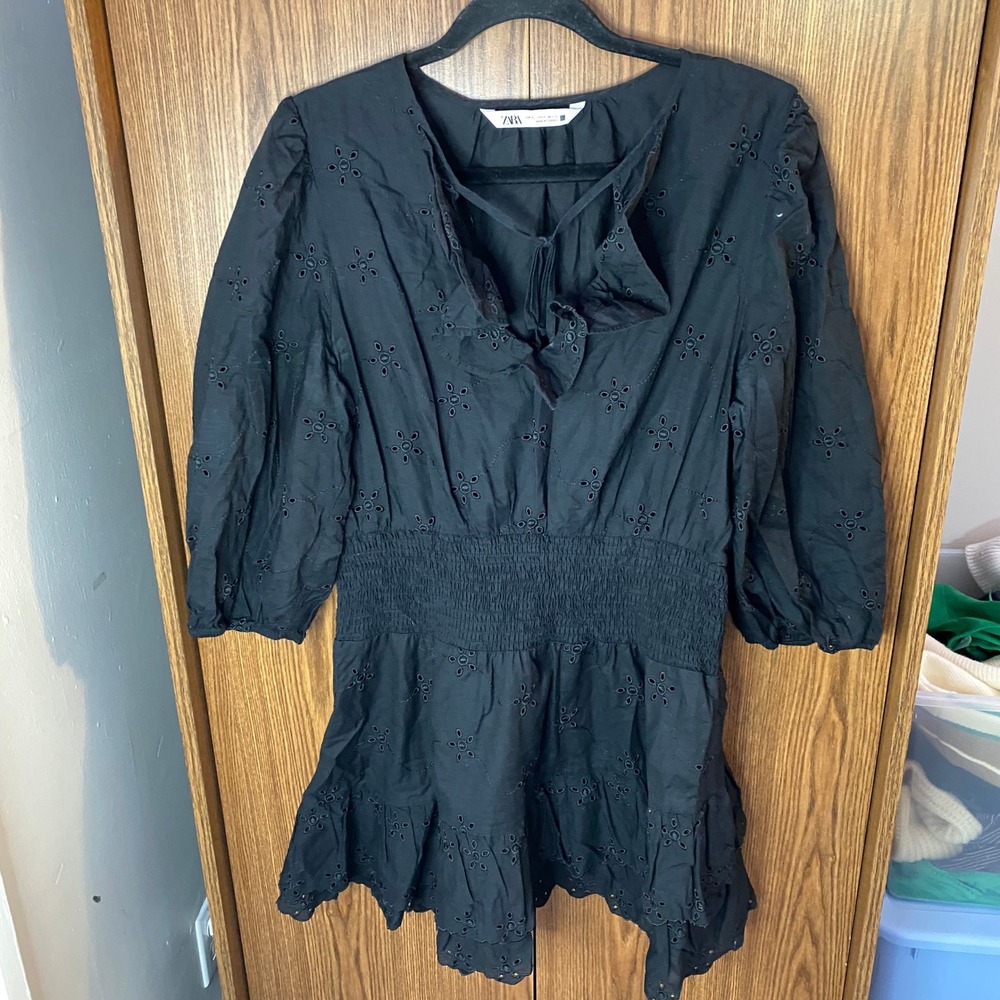 Zara Eyelet Mini Dress Womens XL Black Smocked Waist Ruffle Puff Sleeve‎ Cotton